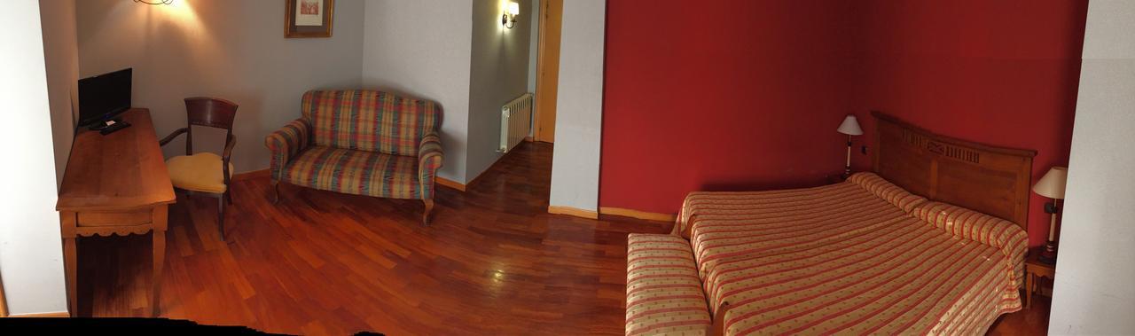 Hotel Los Angeles La Baneza Ngoại thất bức ảnh